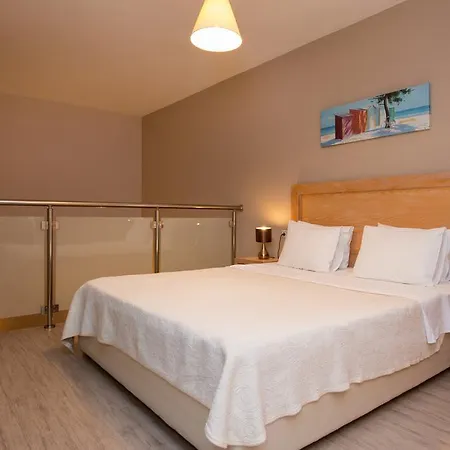 Mary's 3* Chrisi Ammoudia