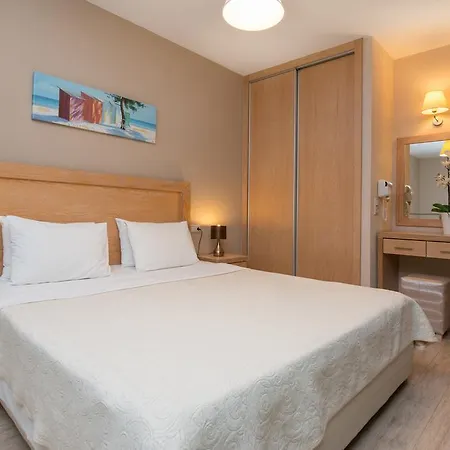 Mary's Aparthotel
